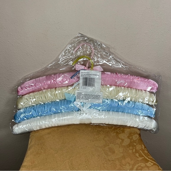 NEW 4 PACK SATIN HANGERS FOR DELICATES LINGERIE WRINKLE FREE CLOSET CLOTHING - Picture 4 of 5